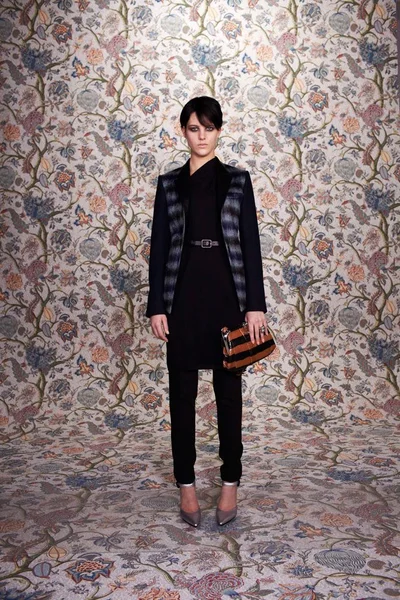 Look 16